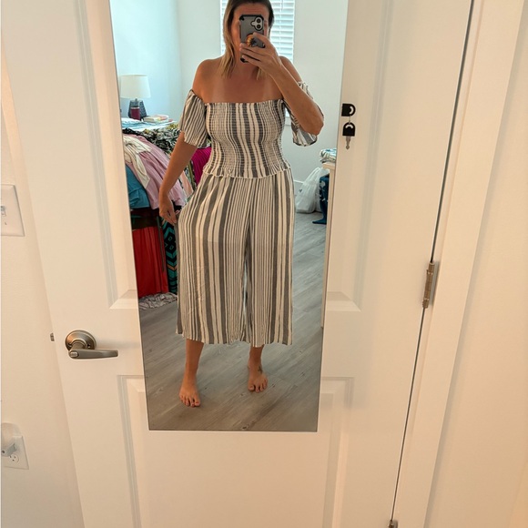 Woman’s romper with off the shoulders sleeves. - Picture 2 of 4